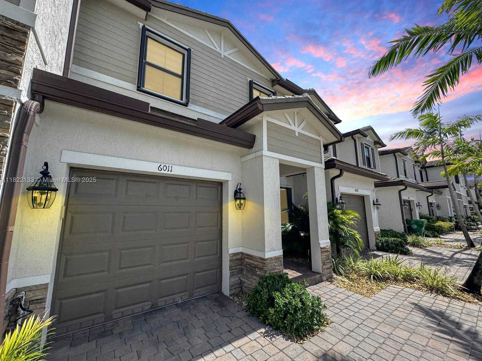 Small Image of 6011 WEST PASO FINO PL, Davie Number 2