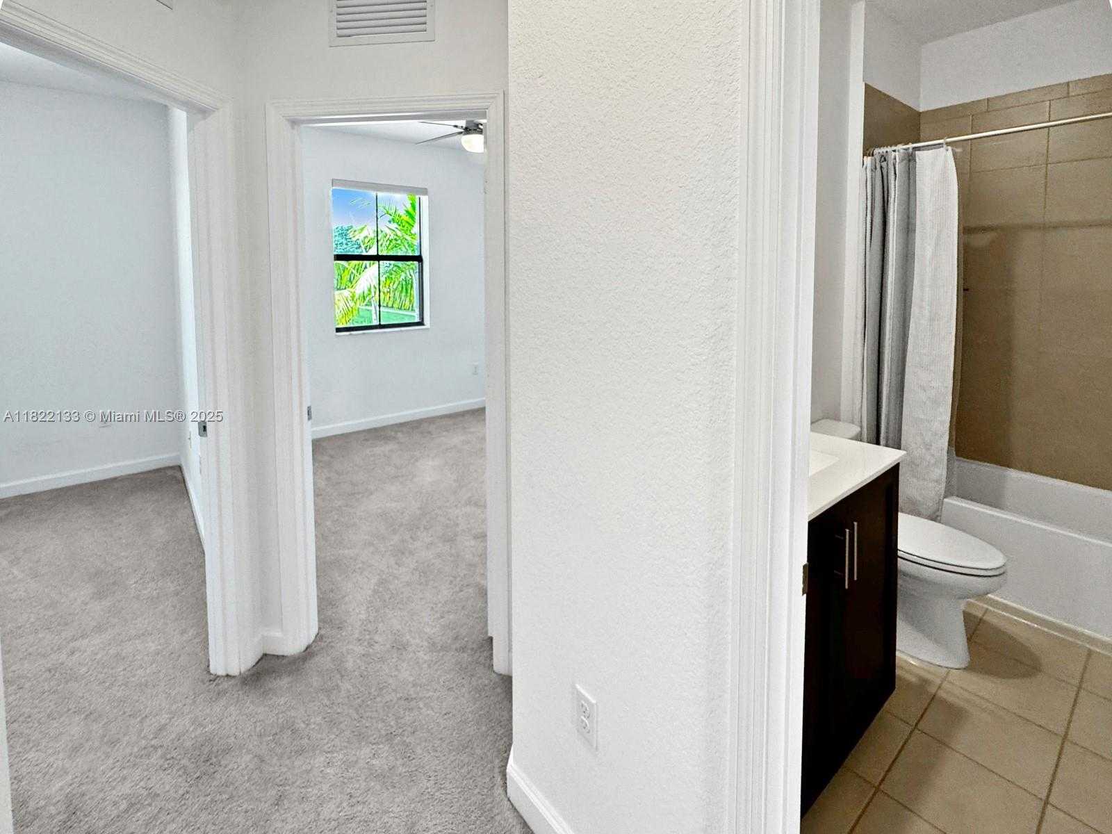 Small Image of 6011 WEST PASO FINO PL, Davie Number 27