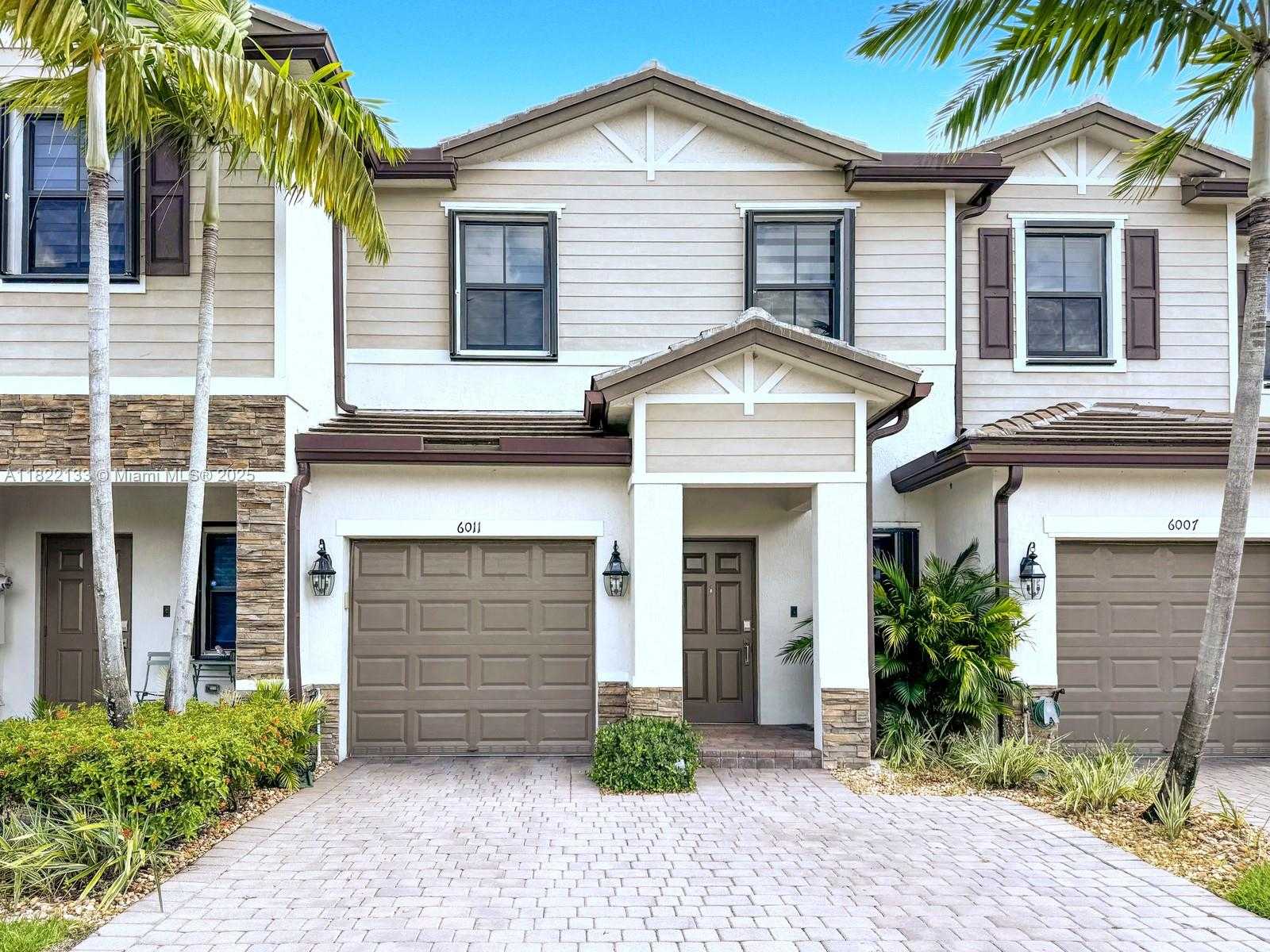 Small Image of 6011 WEST PASO FINO PL, Davie Number 3