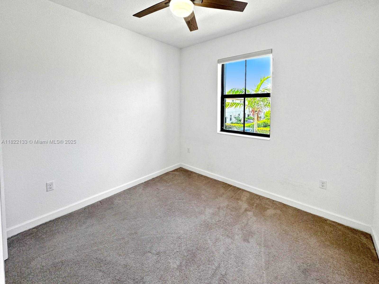 Small Image of 6011 WEST PASO FINO PL, Davie Number 31