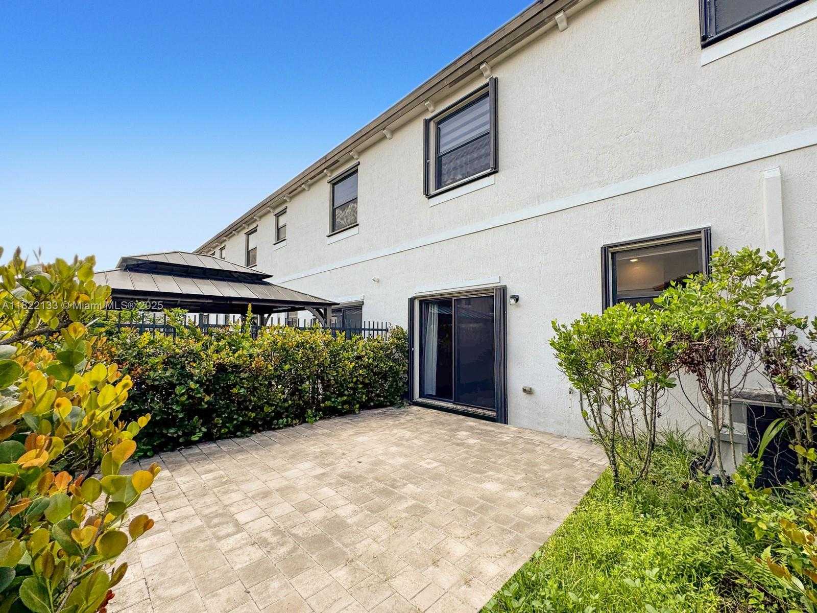 Small Image of 6011 WEST PASO FINO PL, Davie Number 33