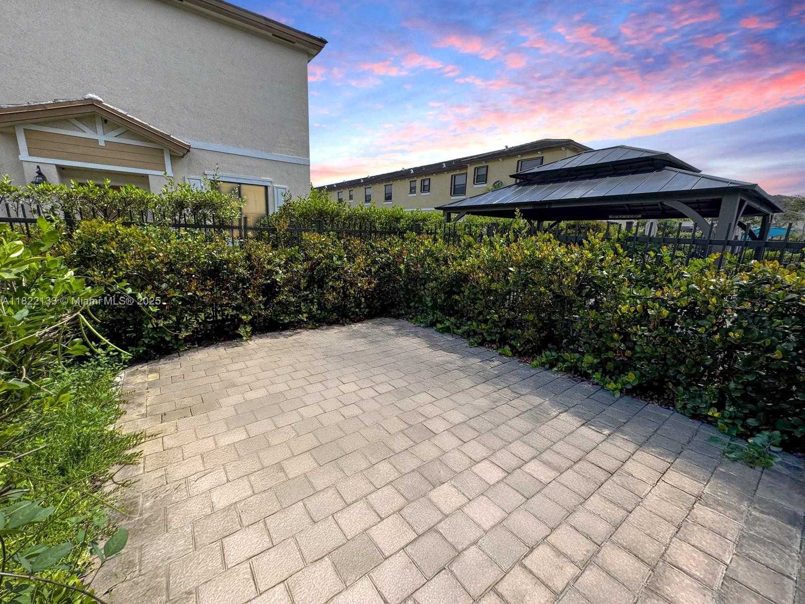 Small Image of 6011 WEST PASO FINO PL, Davie Number 34