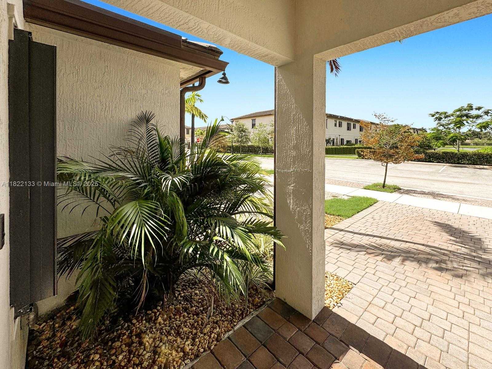 Small Image of 6011 WEST PASO FINO PL, Davie Number 36