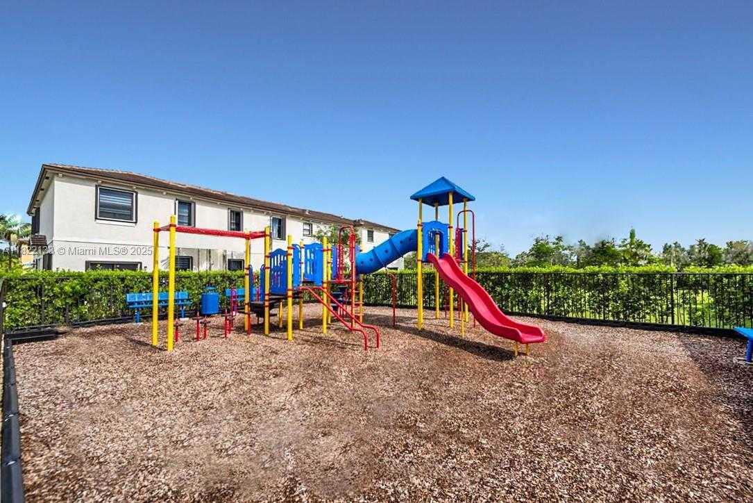 Small Image of 6011 WEST PASO FINO PL, Davie Number 39