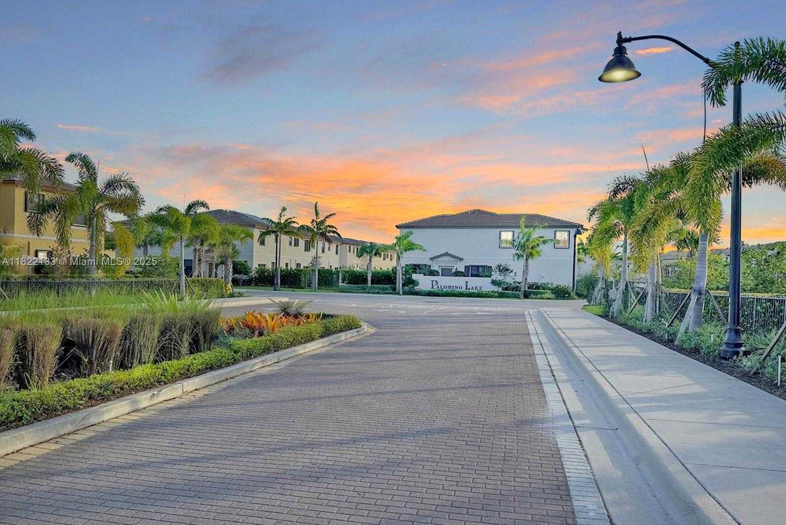 Small Image of 6011 WEST PASO FINO PL, Davie Number 40