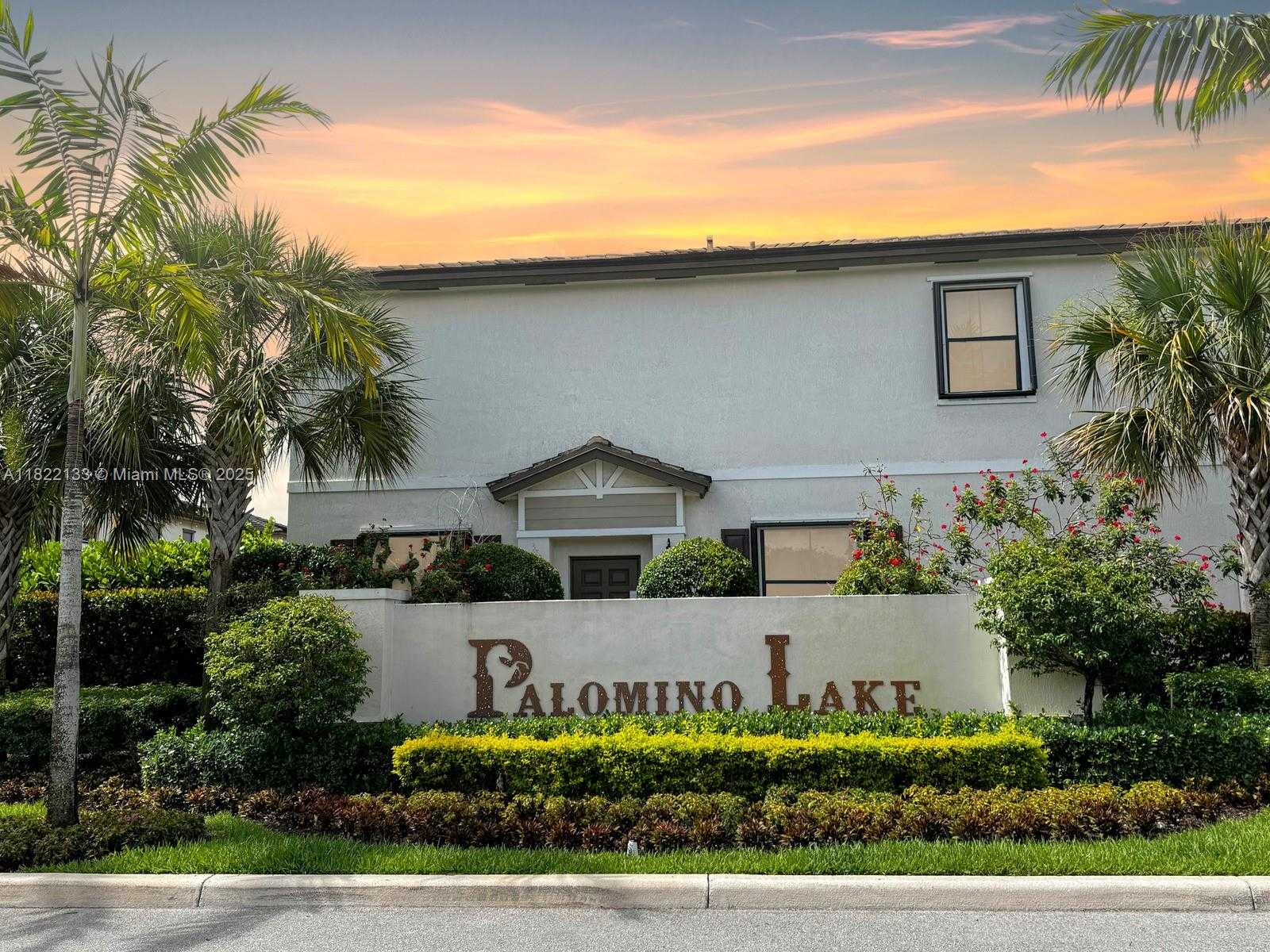 Small Image of 6011 WEST PASO FINO PL, Davie Number 41