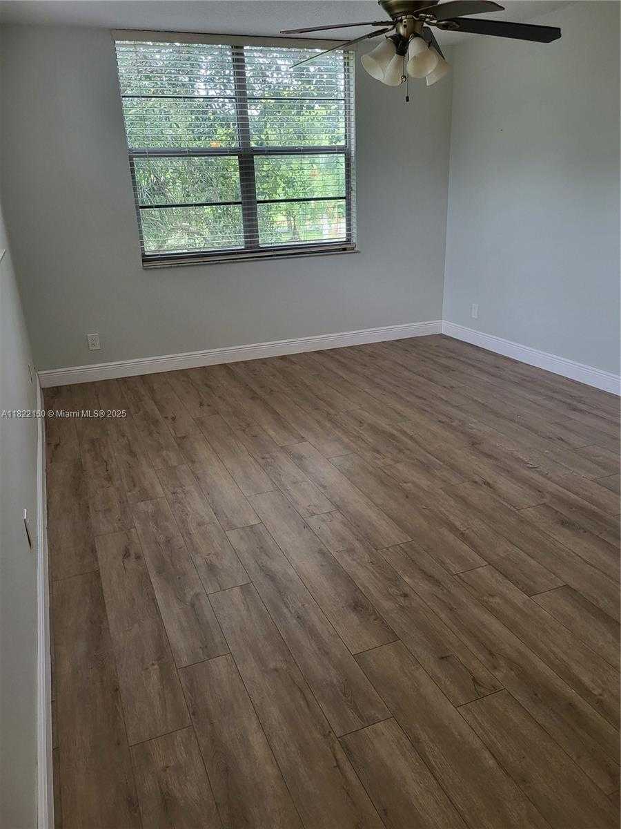 Small Image of 3150 WEST ROLLING HILLS CIR #310, Davie Number 11