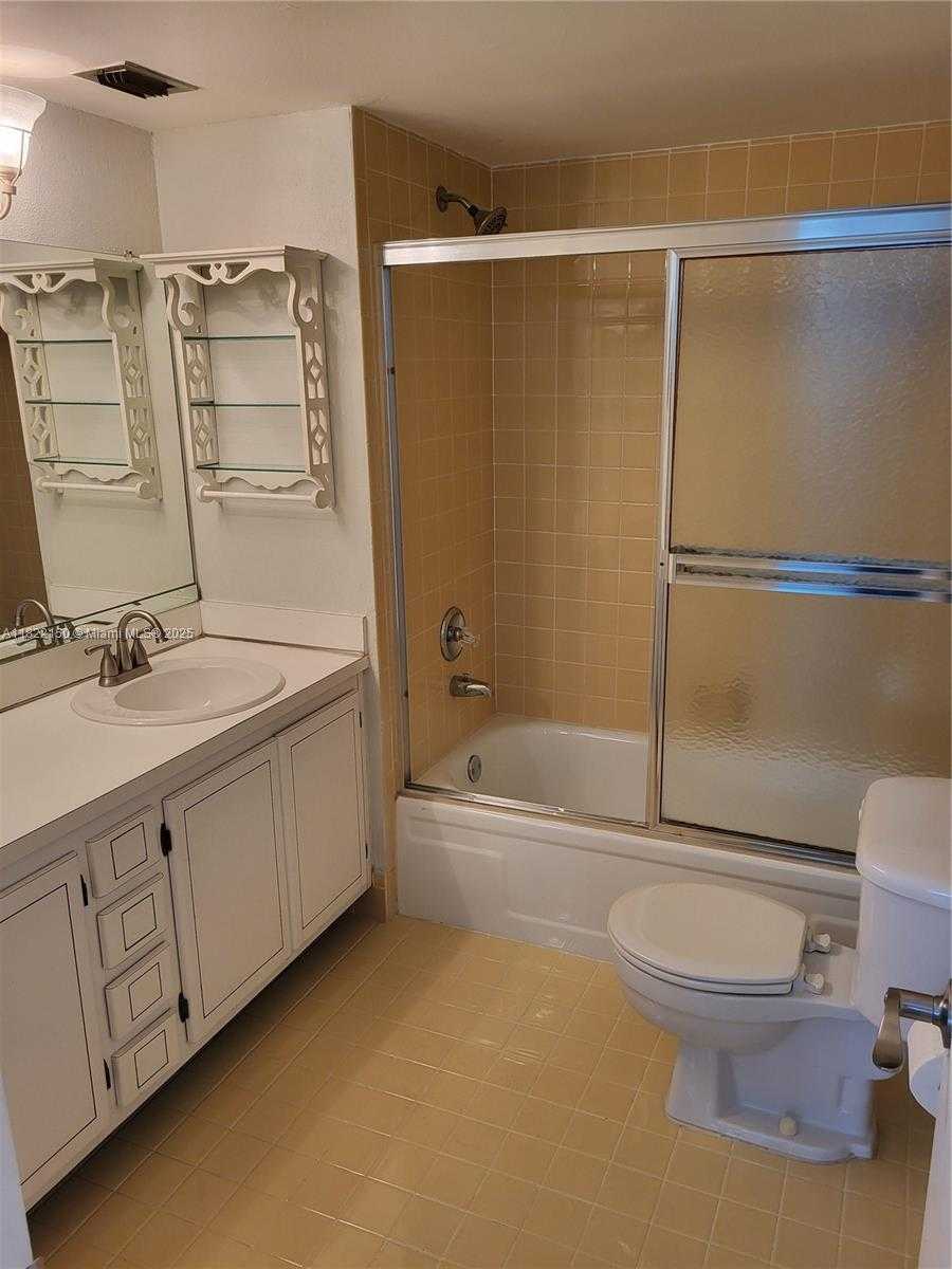 Small Image of 3150 WEST ROLLING HILLS CIR #310, Davie Number 14