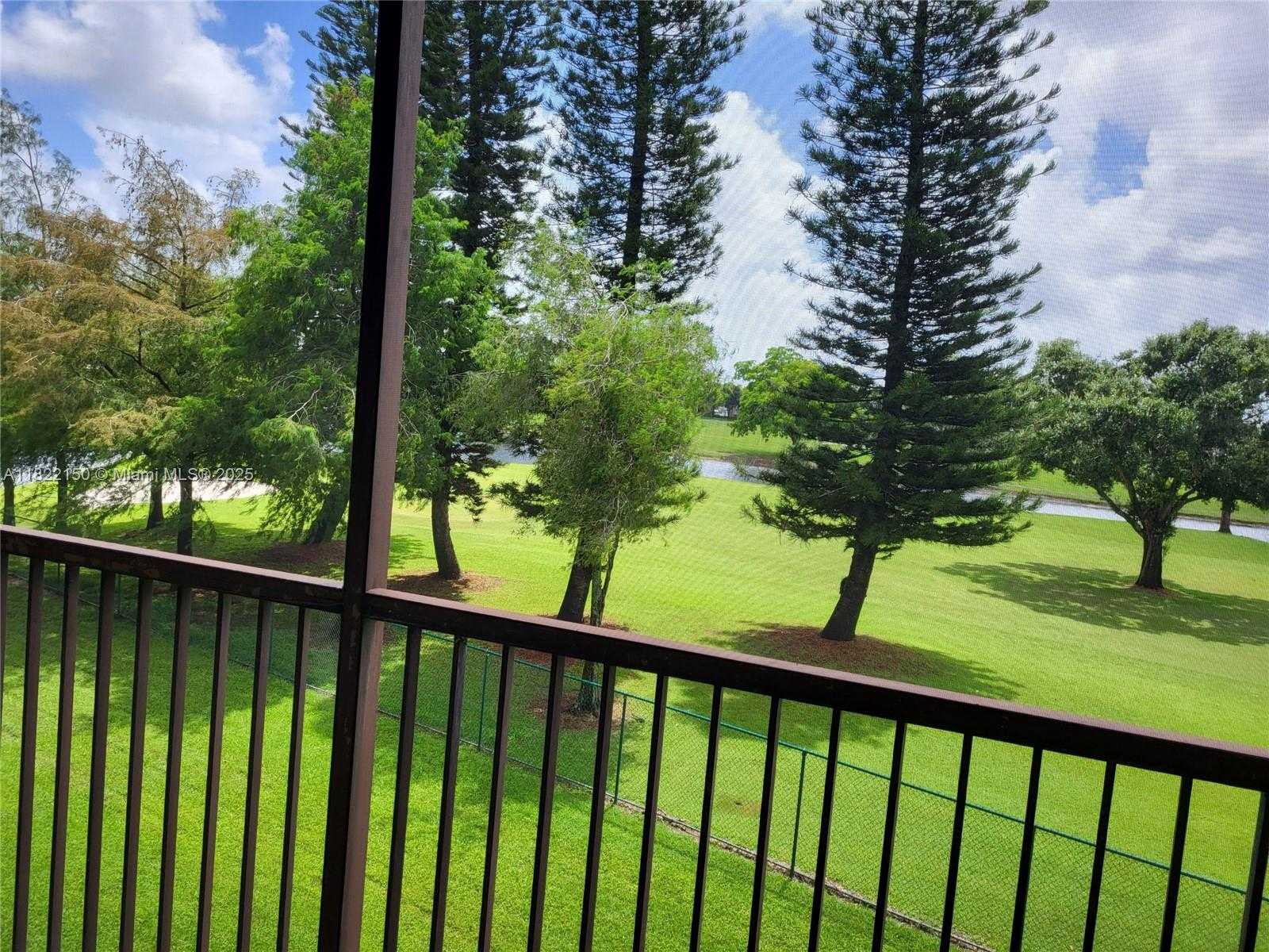 Small Image of 3150 WEST ROLLING HILLS CIR #310, Davie Number 19