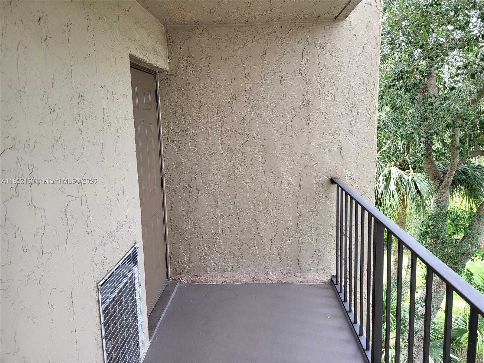 Small Image of 3150 WEST ROLLING HILLS CIR #310, Davie Number 2