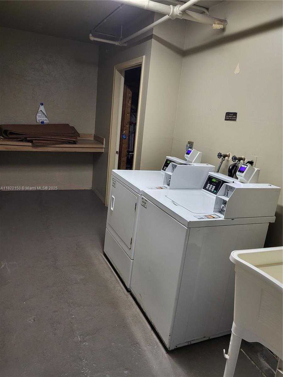 Small Image of 3150 WEST ROLLING HILLS CIR #310, Davie Number 21