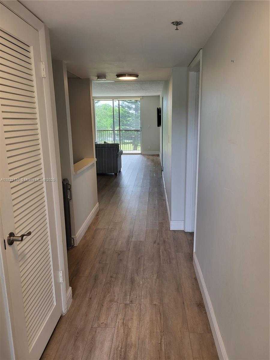Small Image of 3150 WEST ROLLING HILLS CIR #310, Davie Number 3