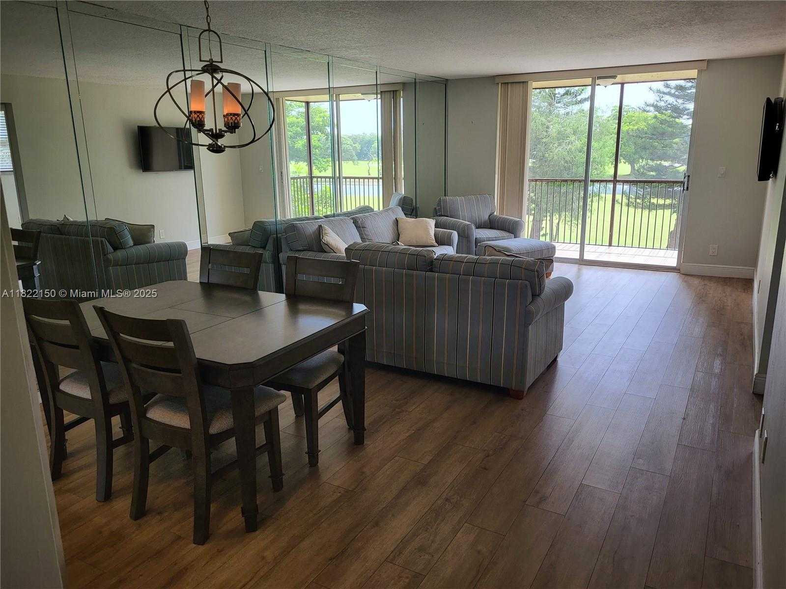 Small Image of 3150 WEST ROLLING HILLS CIR #310, Davie Number 4