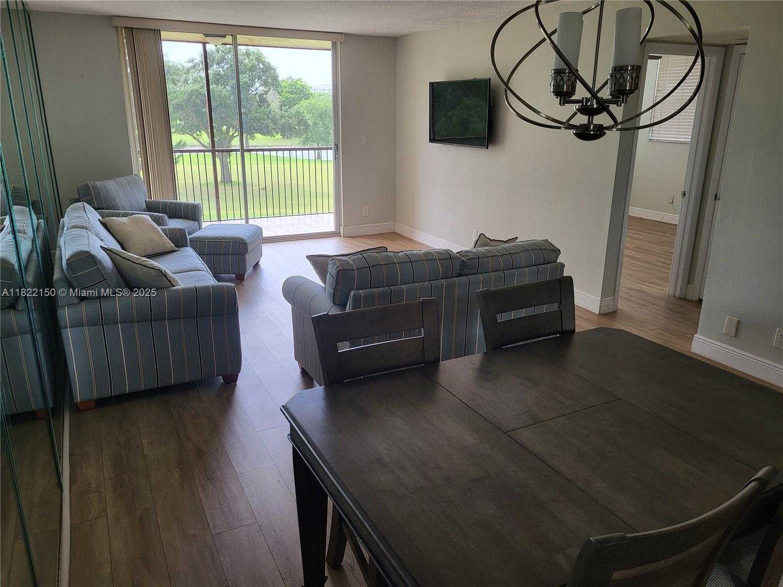 Small Image of 3150 WEST ROLLING HILLS CIR #310, Davie Number 5