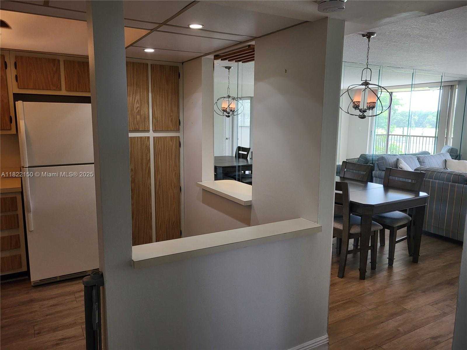 Small Image of 3150 WEST ROLLING HILLS CIR #310, Davie Number 7