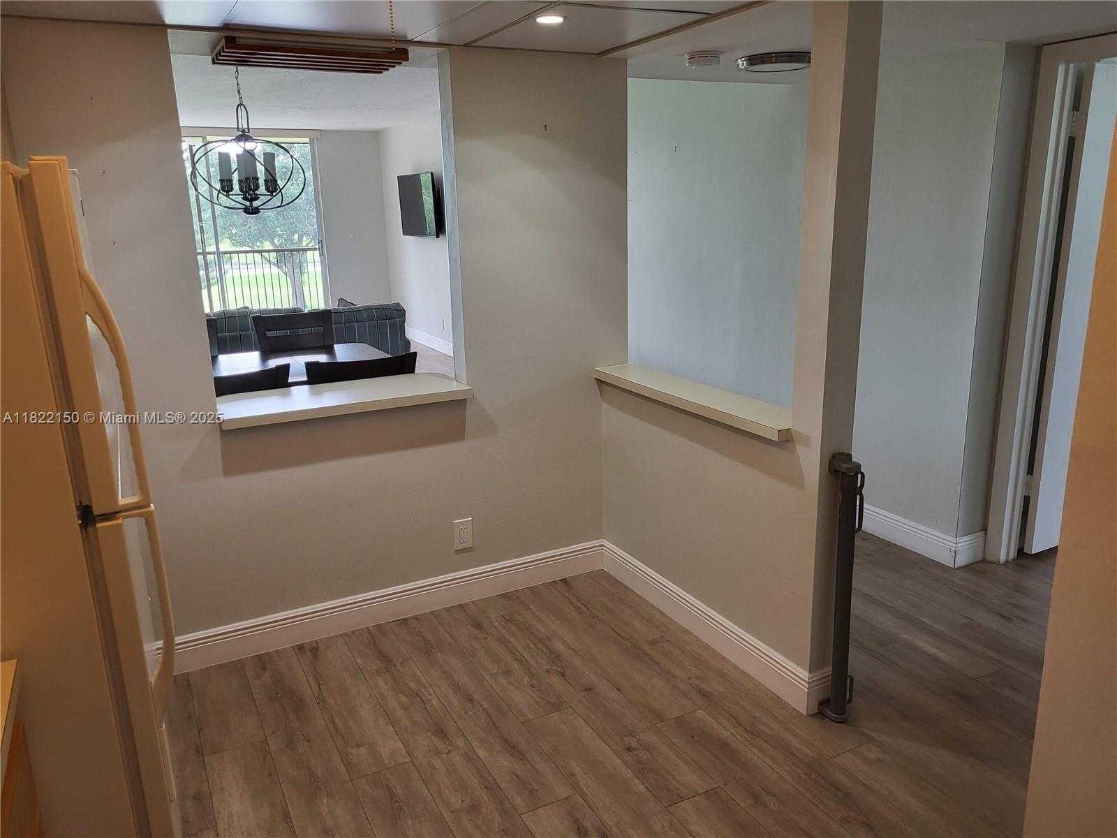 Small Image of 3150 WEST ROLLING HILLS CIR #310, Davie Number 8
