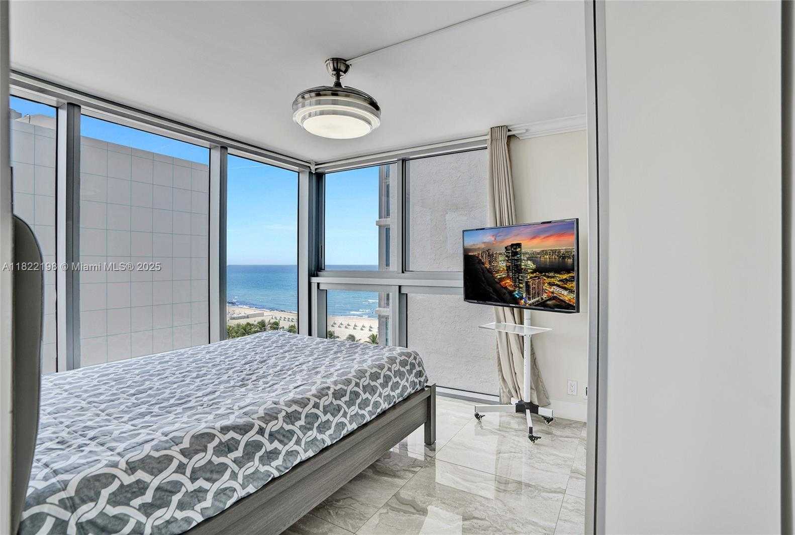 Small Image of 2655 COLLINS AVE #1407, Miami Beach Number 14