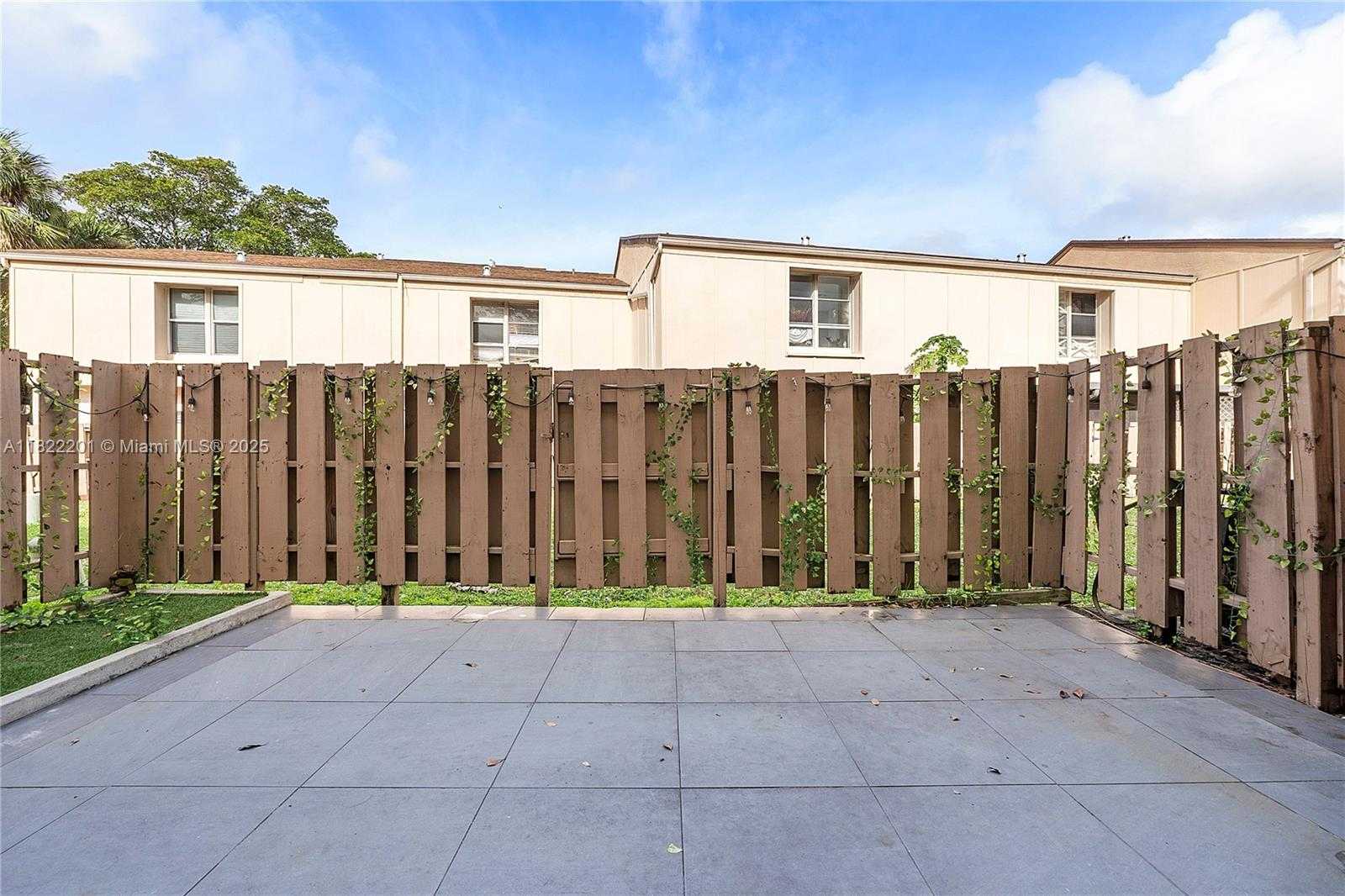 Small Image of 8239 NORTH WEST 8TH ST #3, Plantation Number 29