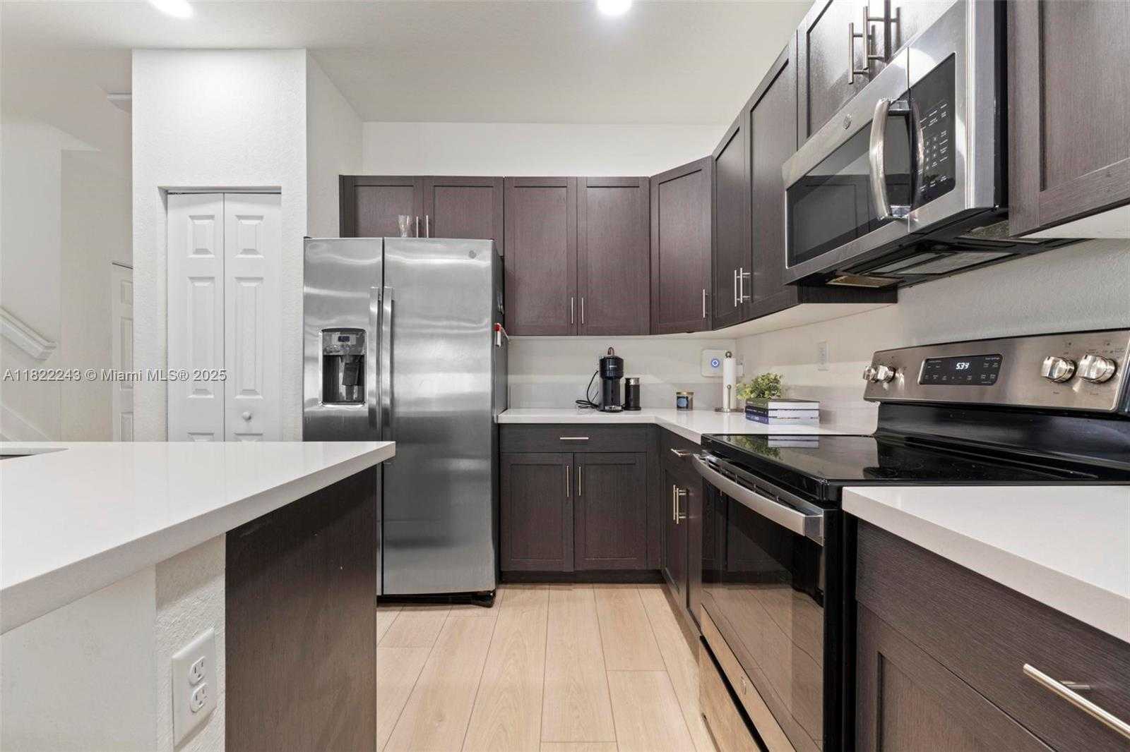 Small Image of 10129 W 32nd Ln, Hialeah, FL 33018, USA Number 10