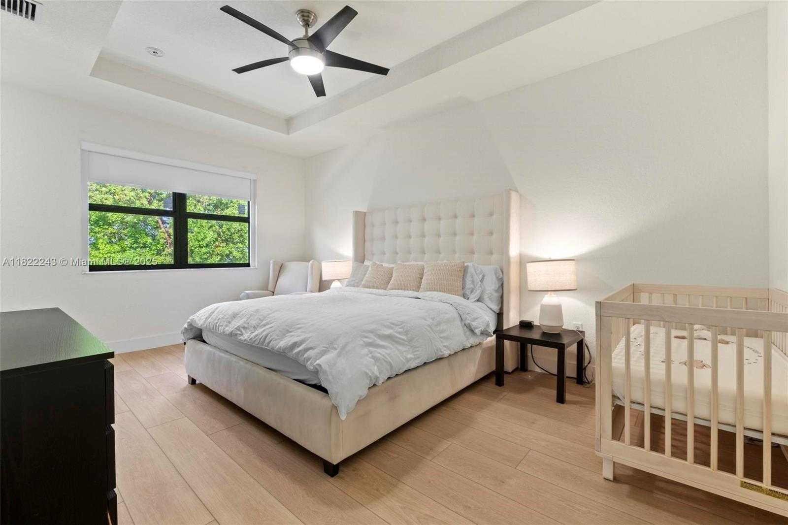 Small Image of 10129 W 32nd Ln, Hialeah, FL 33018, USA Number 17