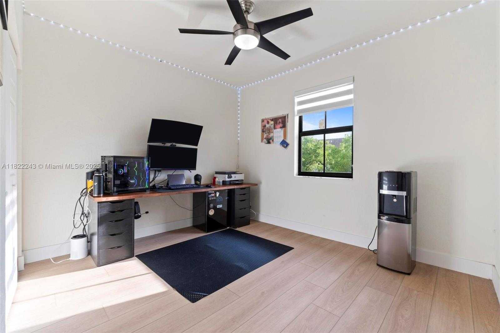 Small Image of 10129 W 32nd Ln, Hialeah, FL 33018, USA Number 20