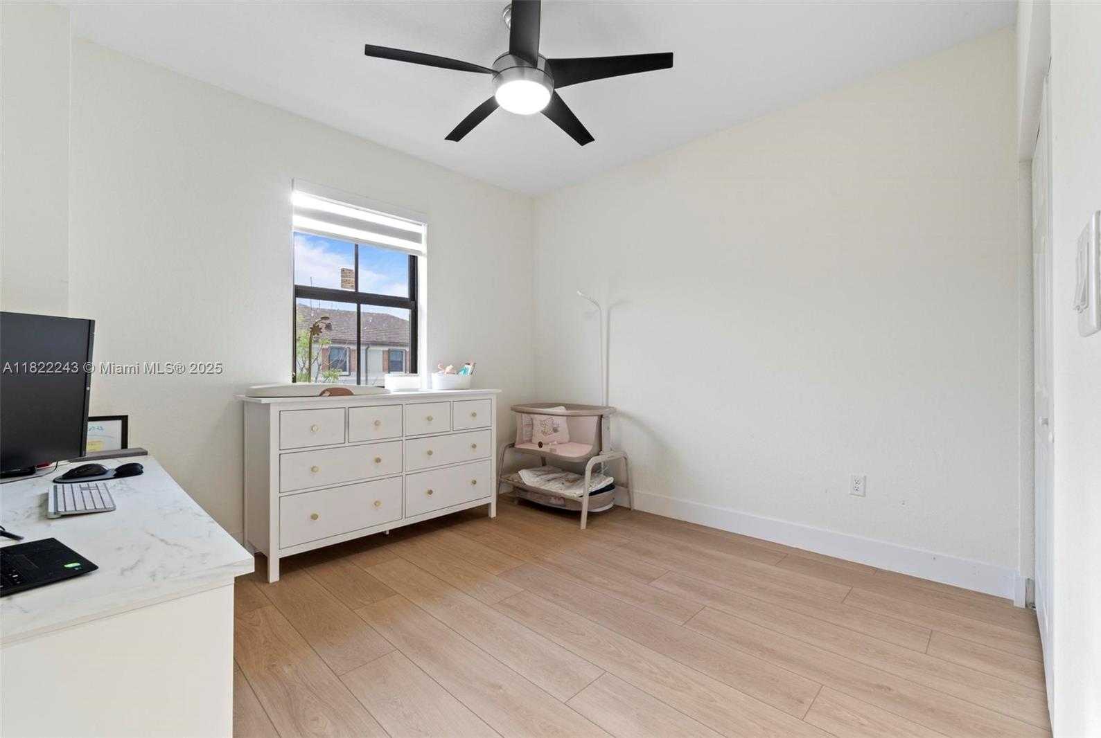 Small Image of 10129 W 32nd Ln, Hialeah, FL 33018, USA Number 23