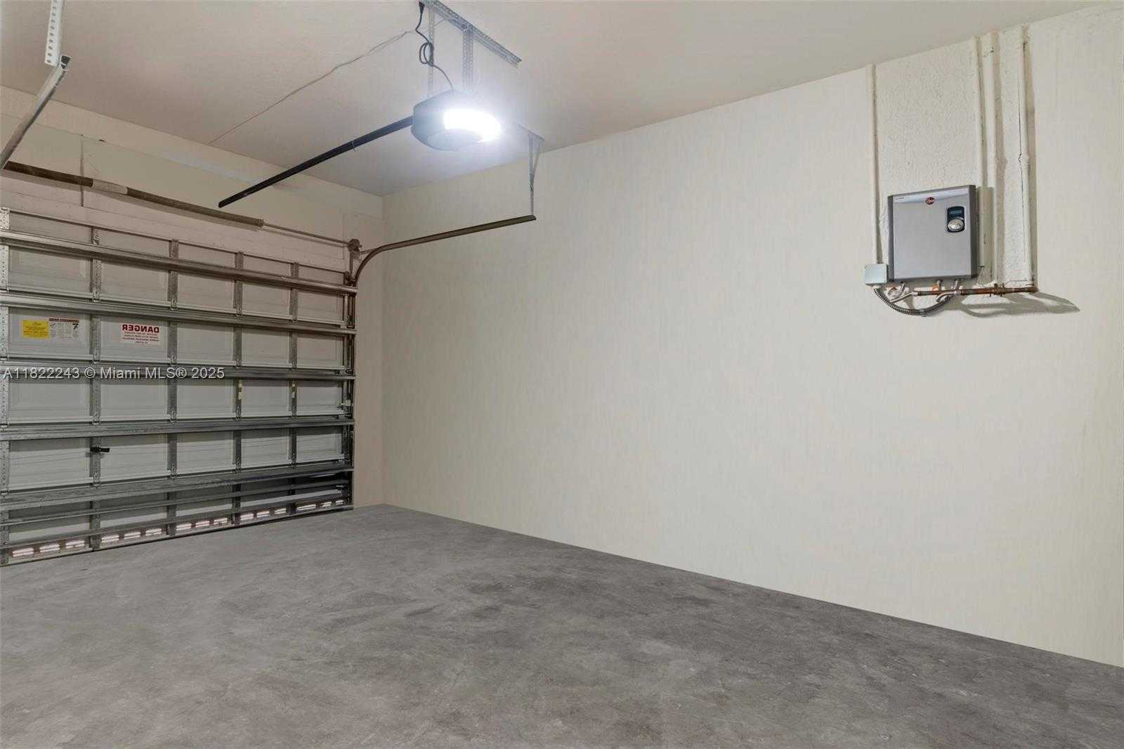 Small Image of 10129 W 32nd Ln, Hialeah, FL 33018, USA Number 25