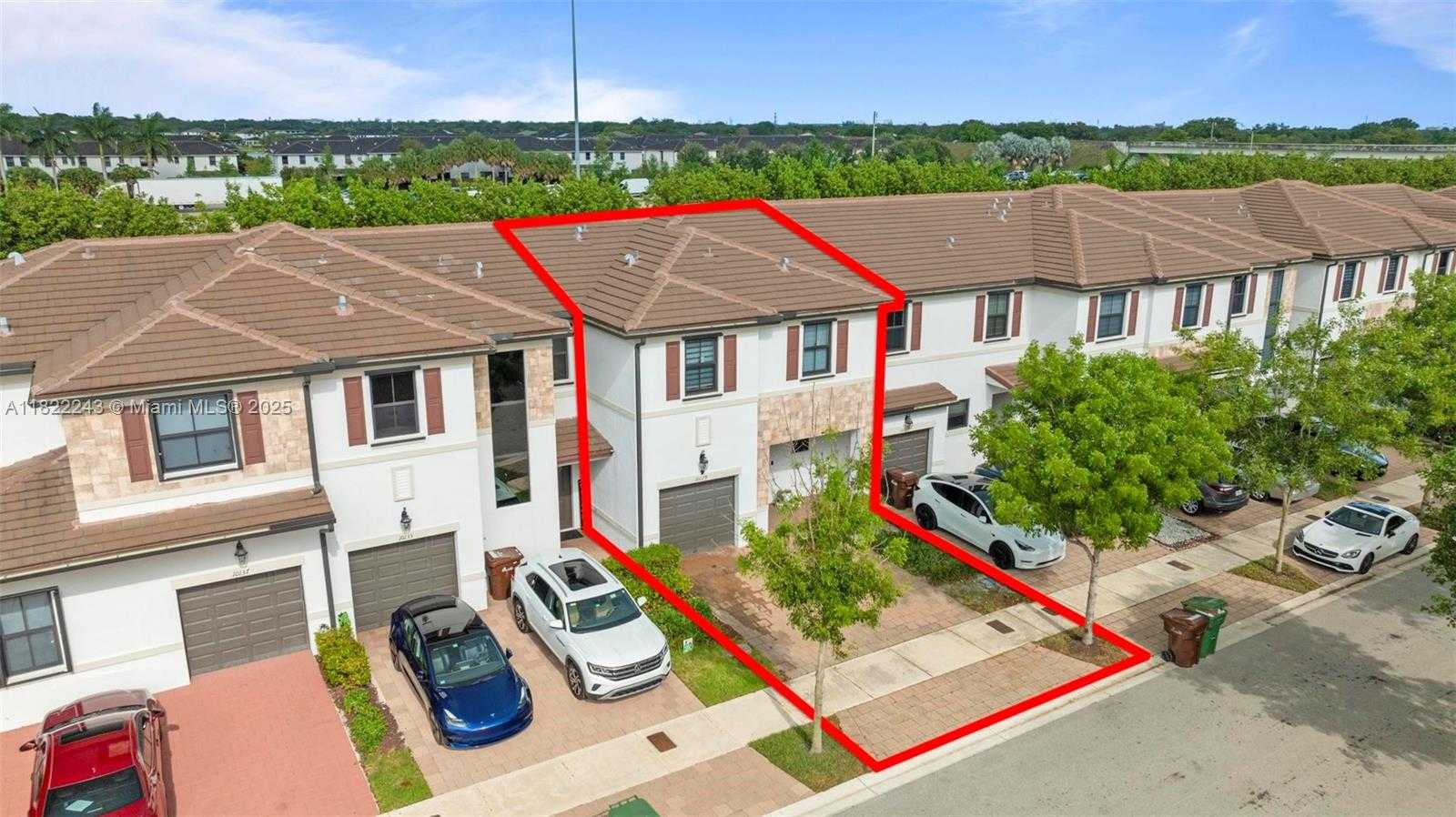 Small Image of 10129 W 32nd Ln, Hialeah, FL 33018, USA Number 31