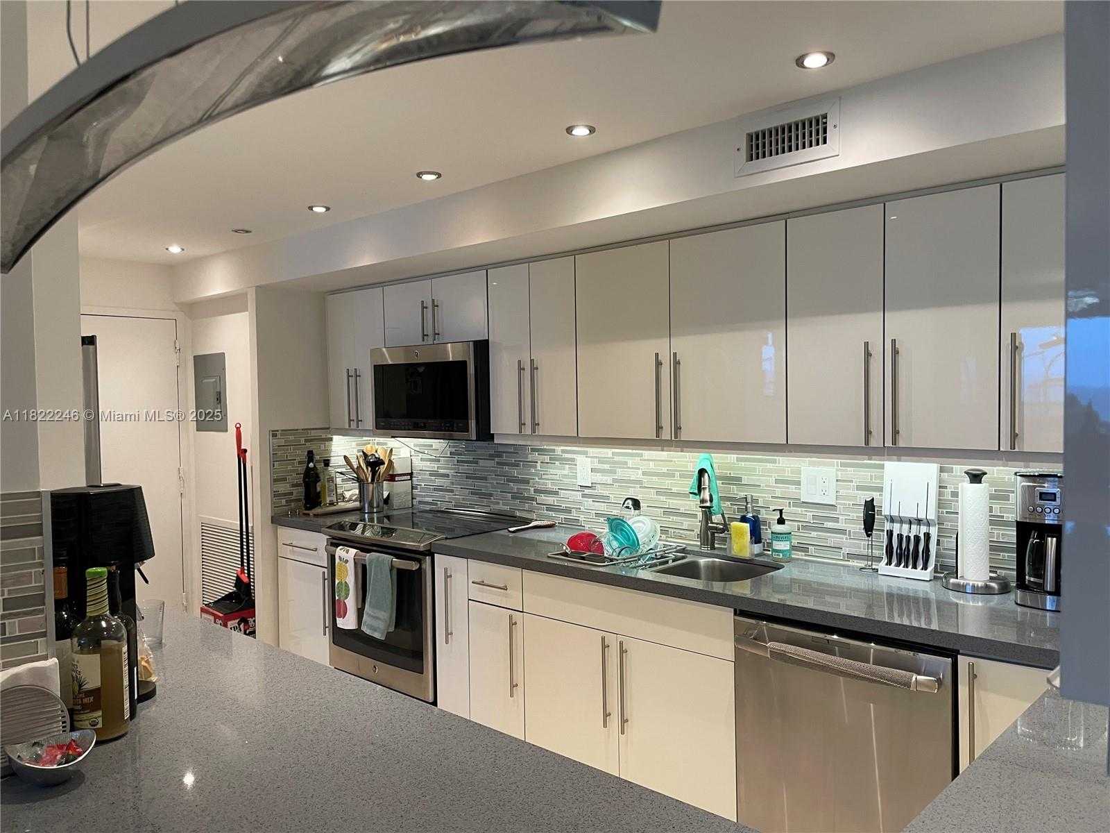 Small Image of 6039 COLLINS AVE #1525, Miami Beach Number 15
