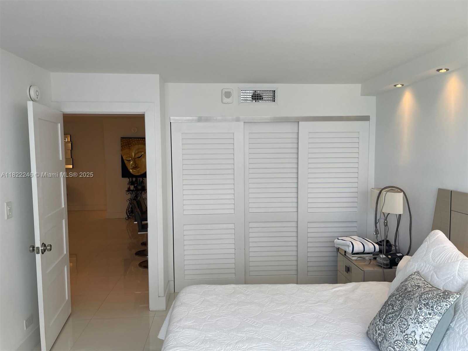 Small Image of 6039 COLLINS AVE #1525, Miami Beach Number 18