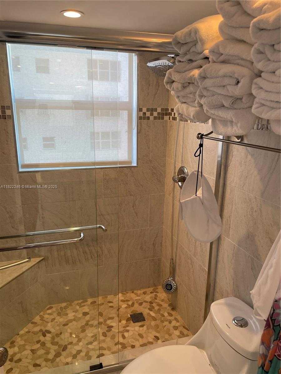 Small Image of 6039 COLLINS AVE #1525, Miami Beach Number 19