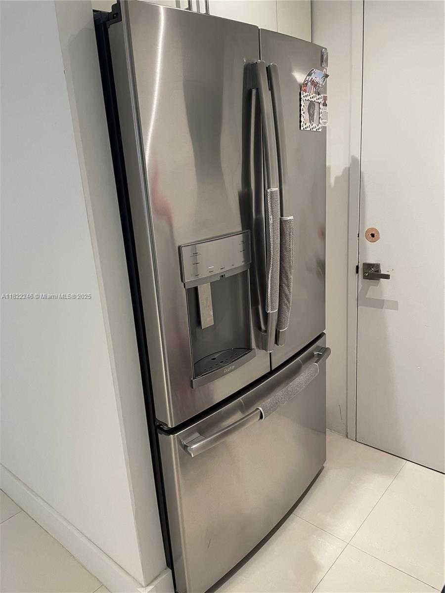 Small Image of 6039 COLLINS AVE #1525, Miami Beach Number 22