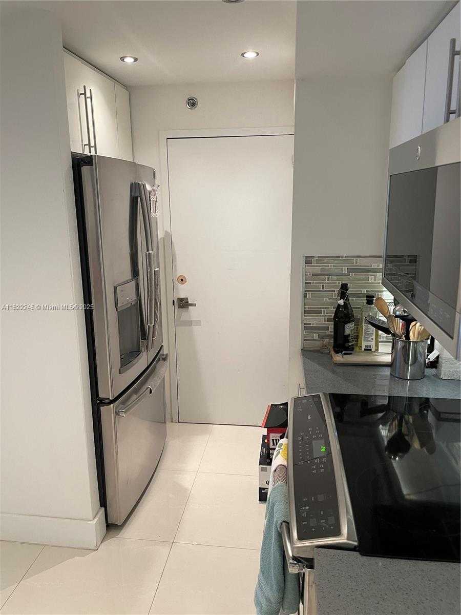 Small Image of 6039 COLLINS AVE #1525, Miami Beach Number 24