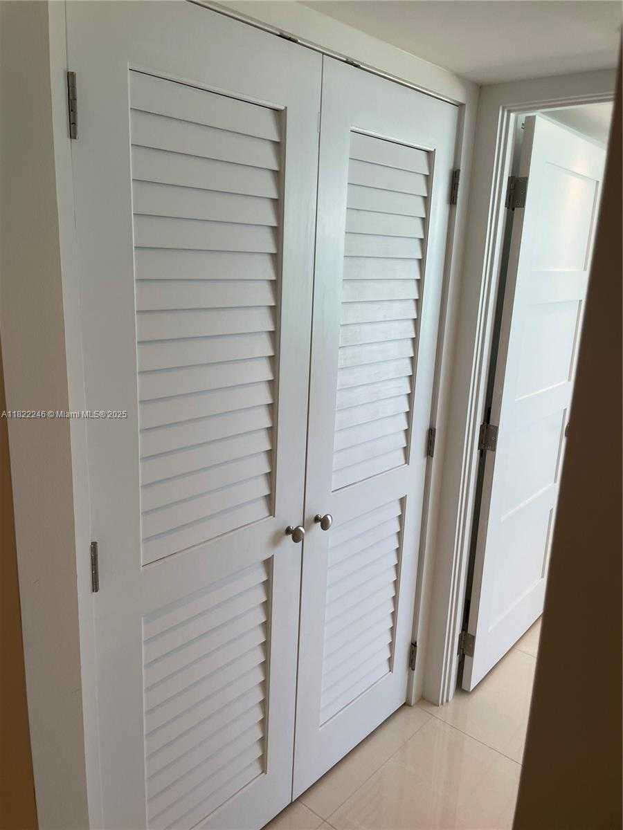 Small Image of 6039 COLLINS AVE #1525, Miami Beach Number 29