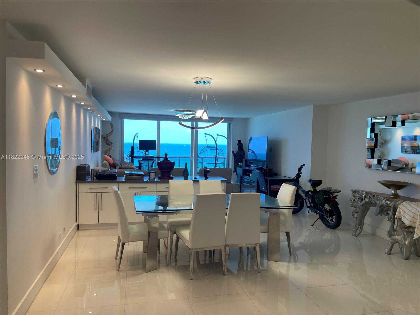 Small Image of 6039 COLLINS AVE #1525, Miami Beach Number 3