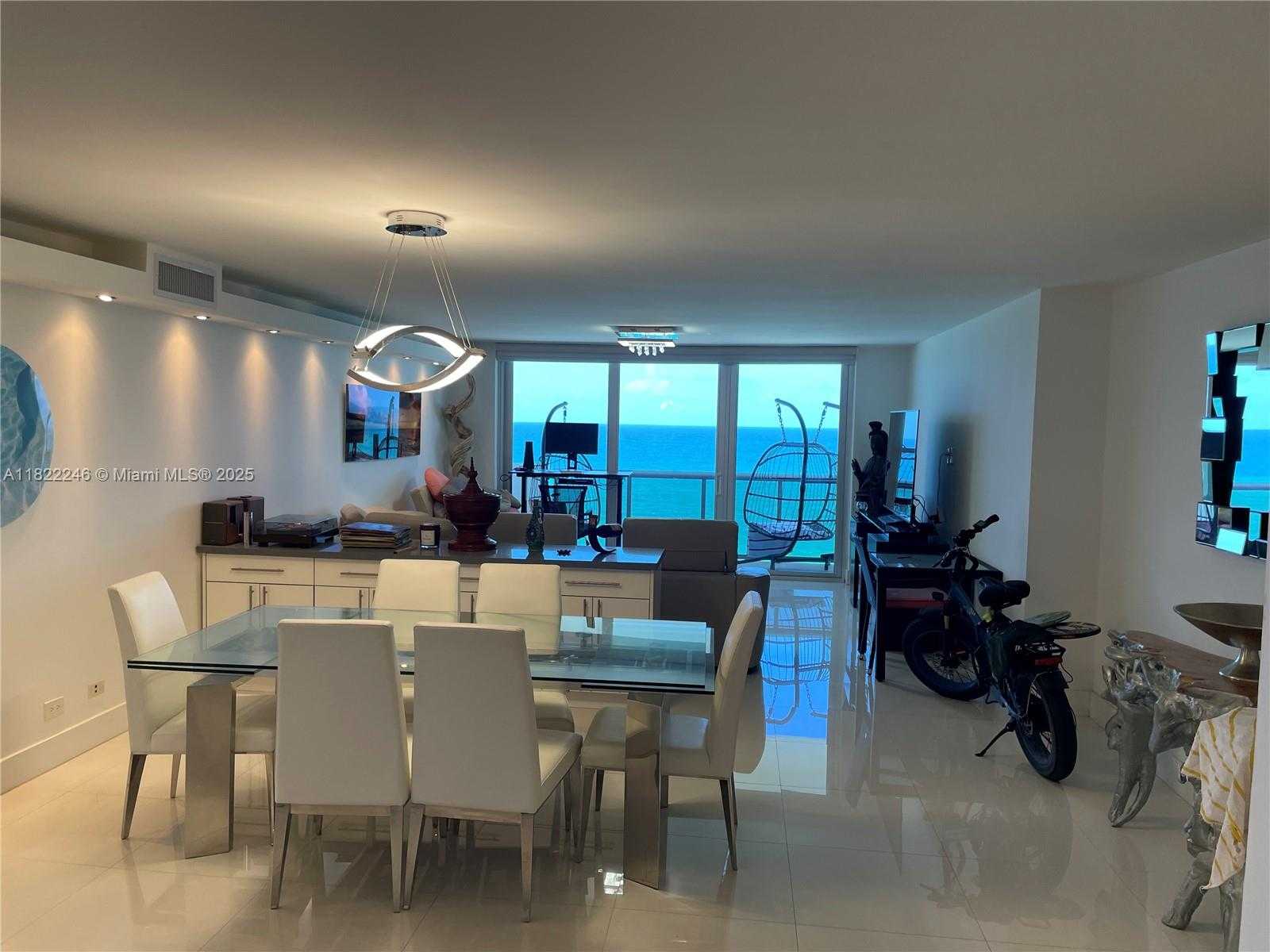 Small Image of 6039 COLLINS AVE #1525, Miami Beach Number 31