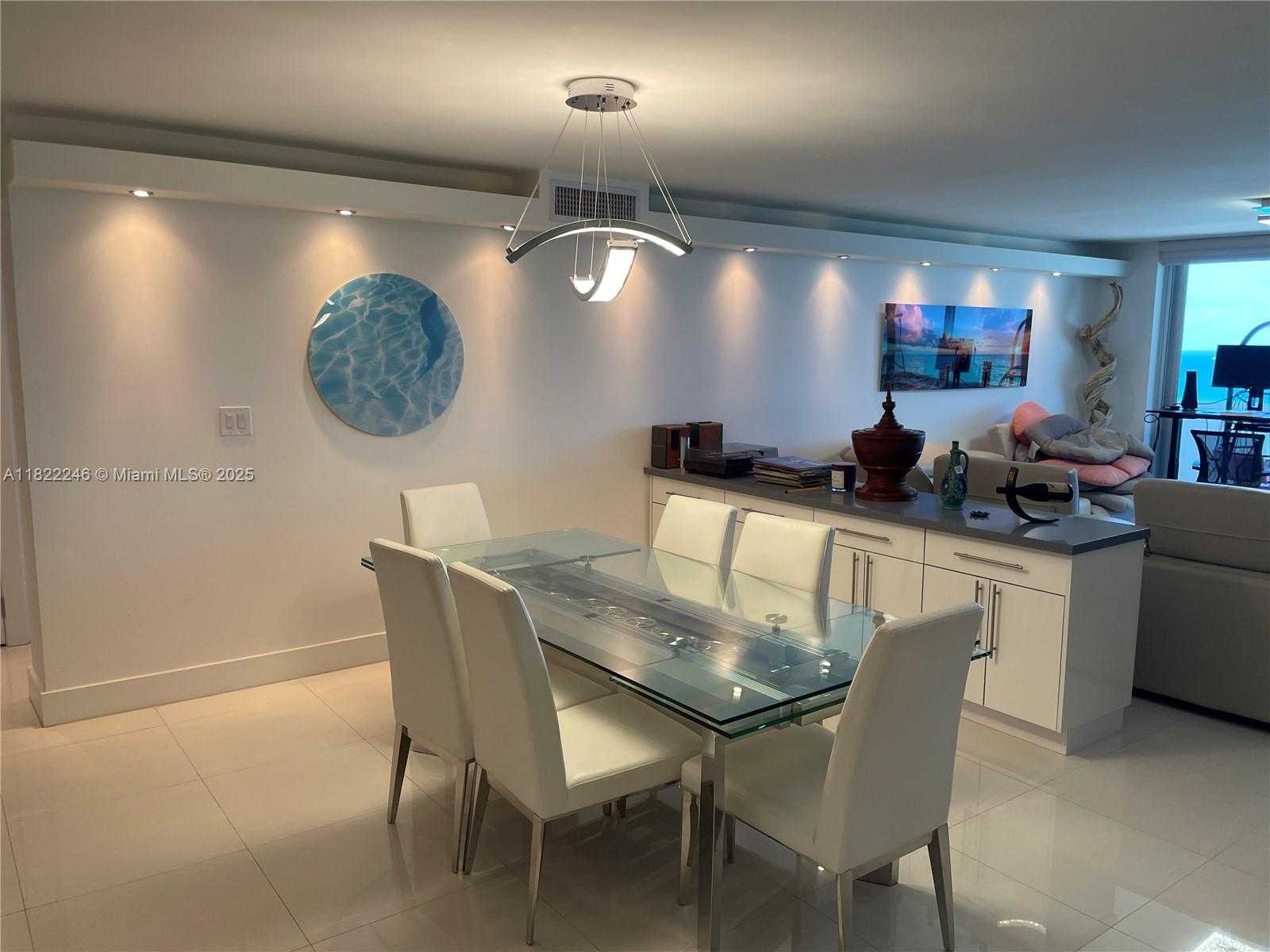 Small Image of 6039 COLLINS AVE #1525, Miami Beach Number 5