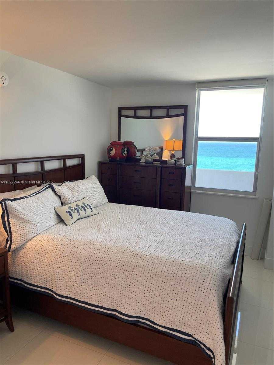 Small Image of 6039 COLLINS AVE #1525, Miami Beach Number 7