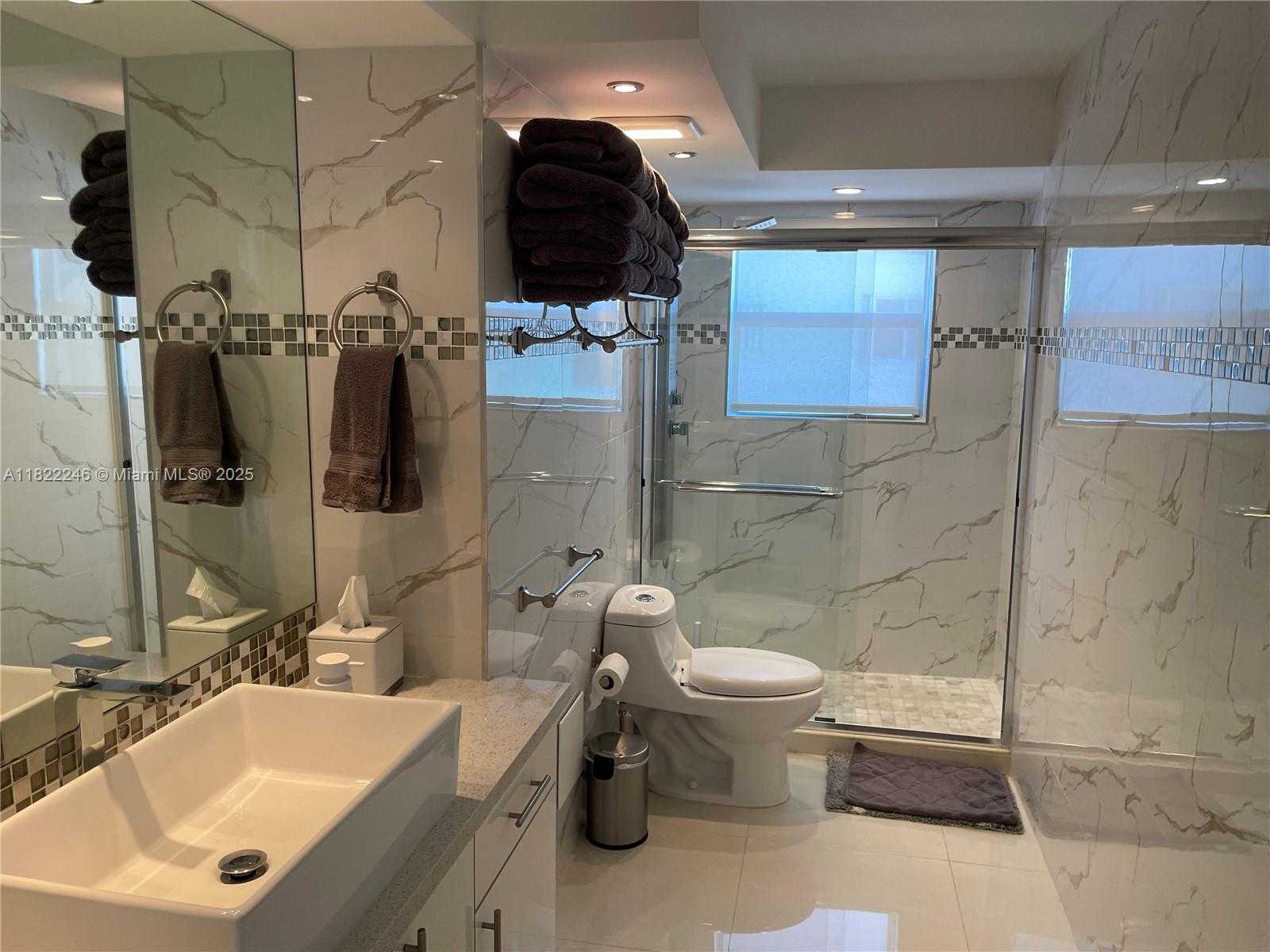 Small Image of 6039 COLLINS AVE #1525, Miami Beach Number 8