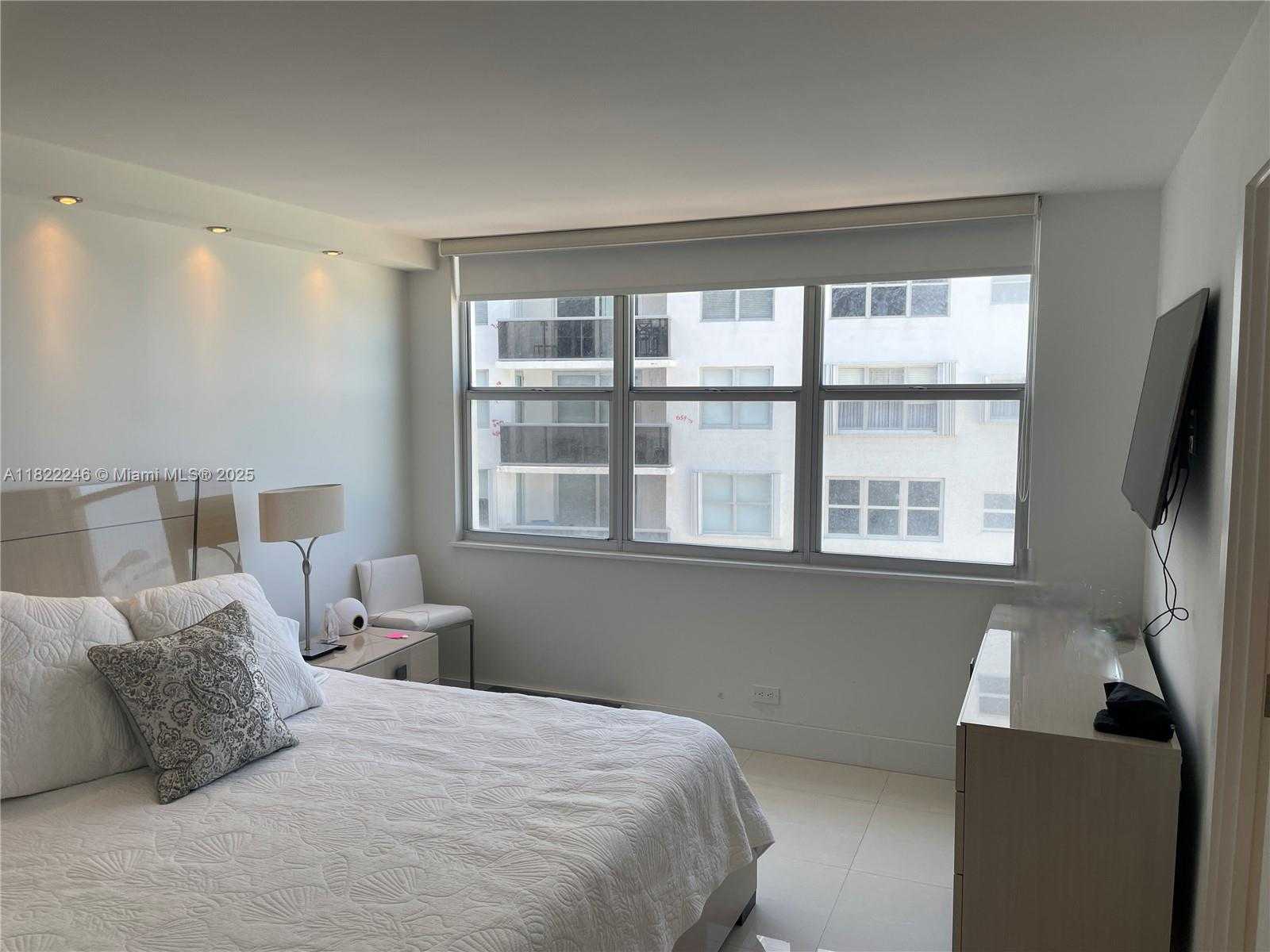 Small Image of 6039 COLLINS AVE #1525, Miami Beach Number 9