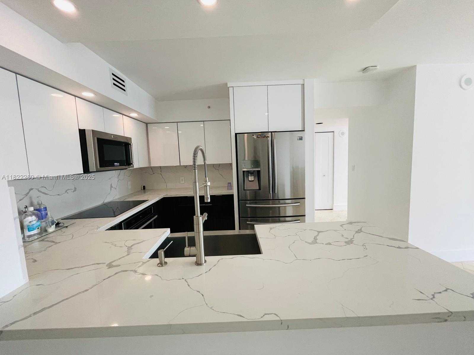 Small Image of 1155 BRICKELL BAY DR #1703, Miami Number 4