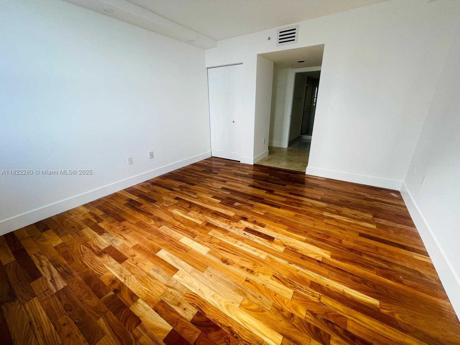 Small Image of 1155 BRICKELL BAY DR #1703, Miami Number 7