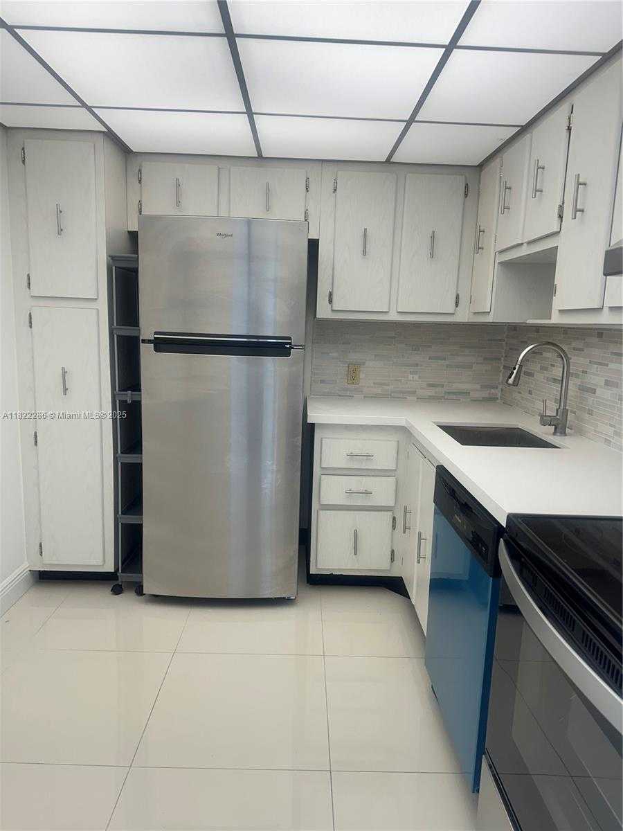 Small Image of 20335 E Country Club Dr, Aventura, FL 33180, USA Number 10