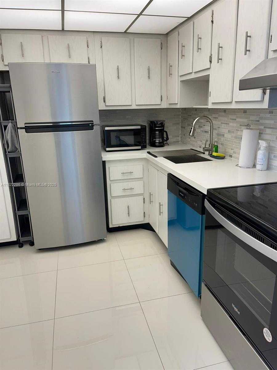 Small Image of 20335 E Country Club Dr, Aventura, FL 33180, USA Number 11