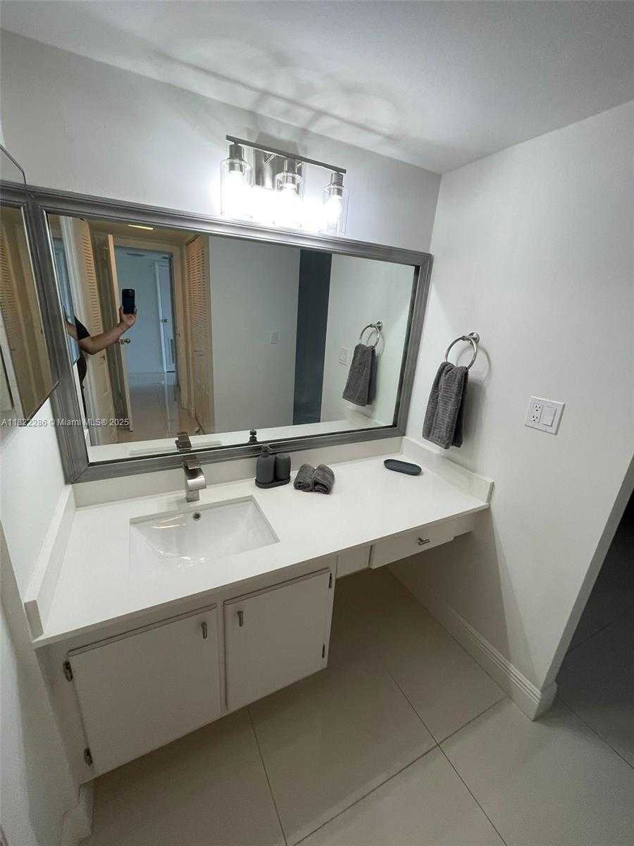Small Image of 20335 E Country Club Dr, Aventura, FL 33180, USA Number 13