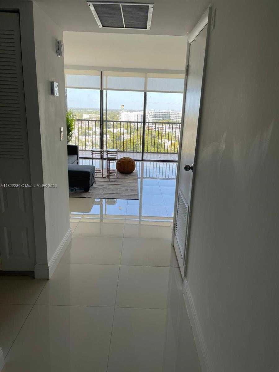 Small Image of 20335 E Country Club Dr, Aventura, FL 33180, USA Number 3