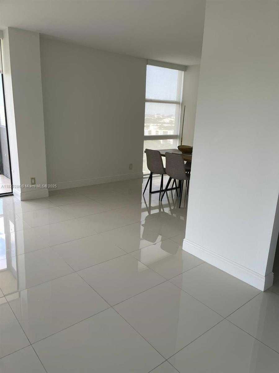 Small Image of 20335 E Country Club Dr, Aventura, FL 33180, USA Number 8