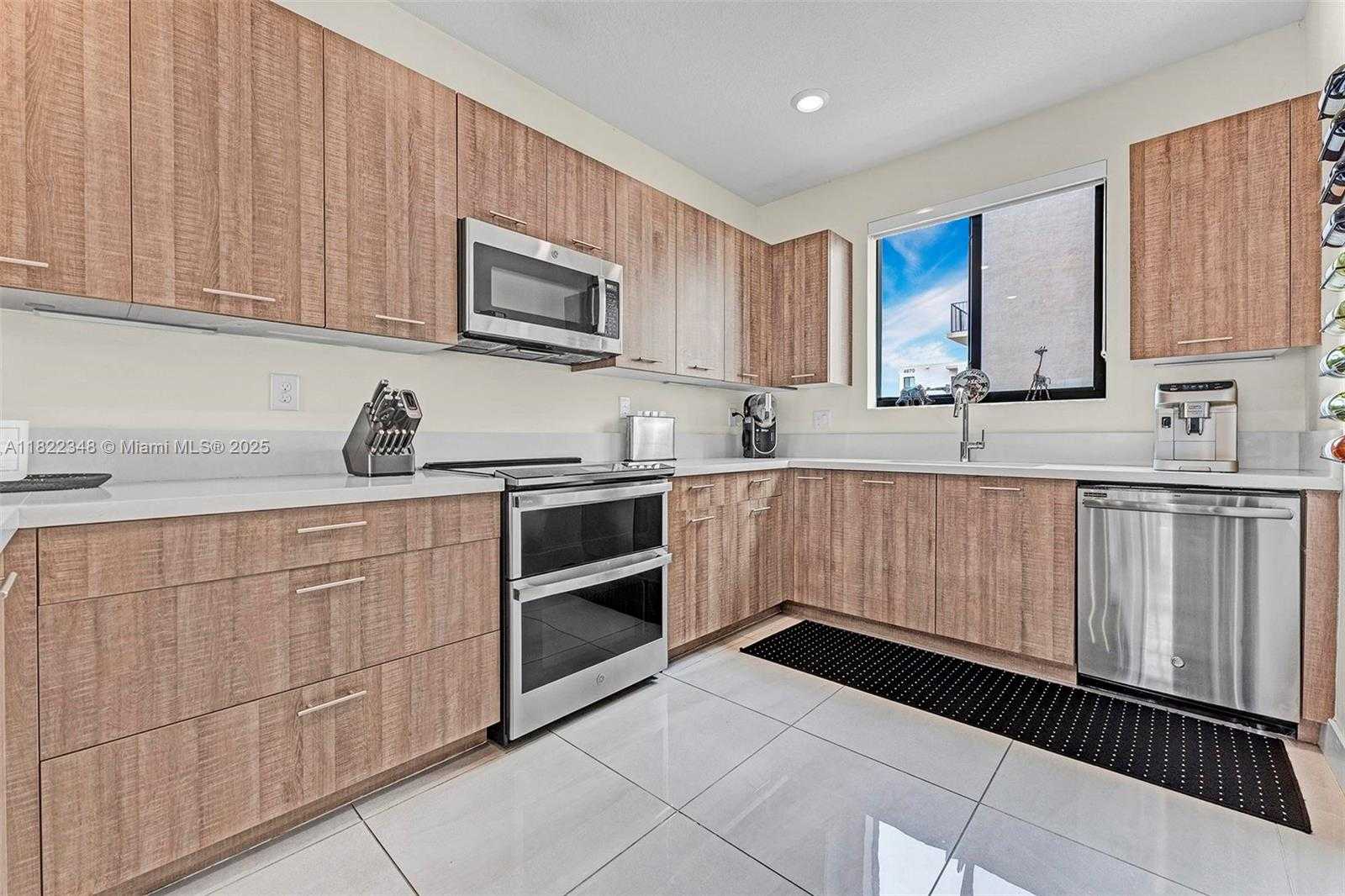 Small Image of 4690 NORTH WEST 84TH AVE, Doral Number 16