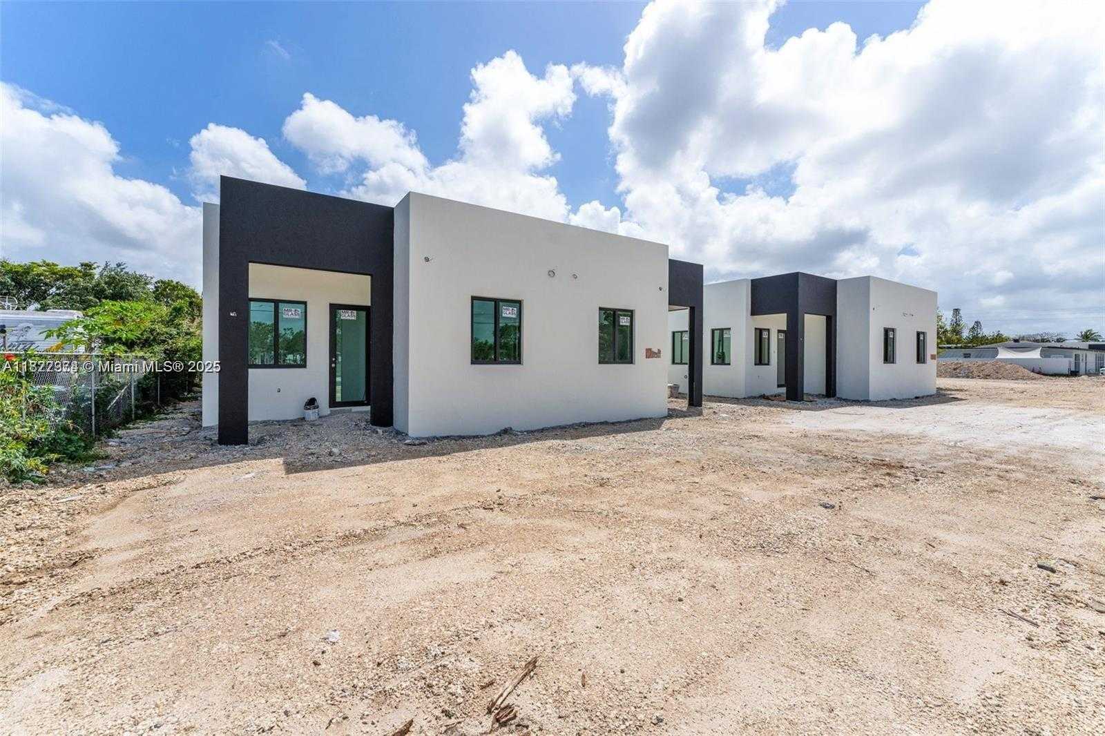 Small Image of 12330 SOUTH WEST 219TH ST, Miami Number 2
