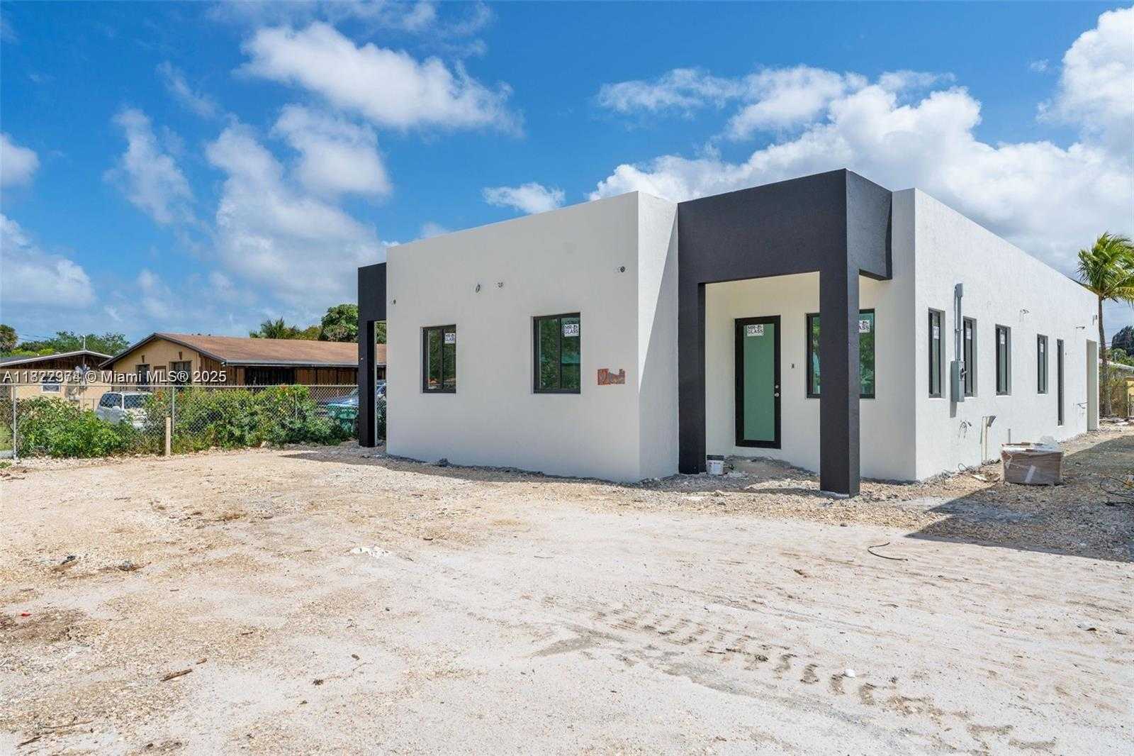 Small Image of 12330 SOUTH WEST 219TH ST, Miami Number 3